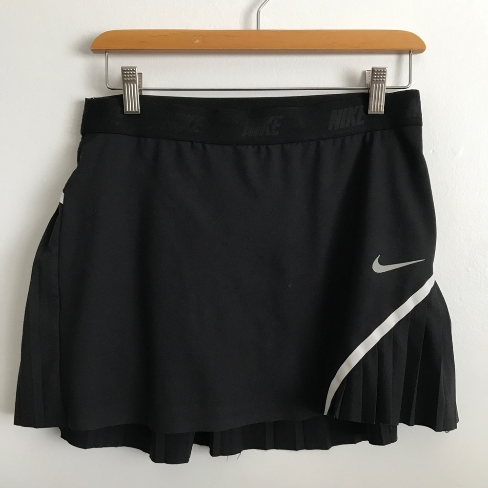 NIKE GOLF PLEATED SKIRT SKORT BACK SWOOSH BUILT IN SHORTS XS